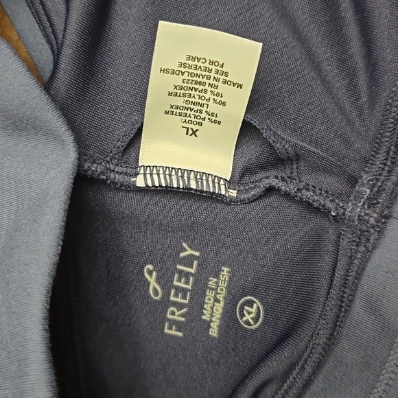 FREELY Women's XL Blue Strappy Sports Bra - Picture 3 of 3